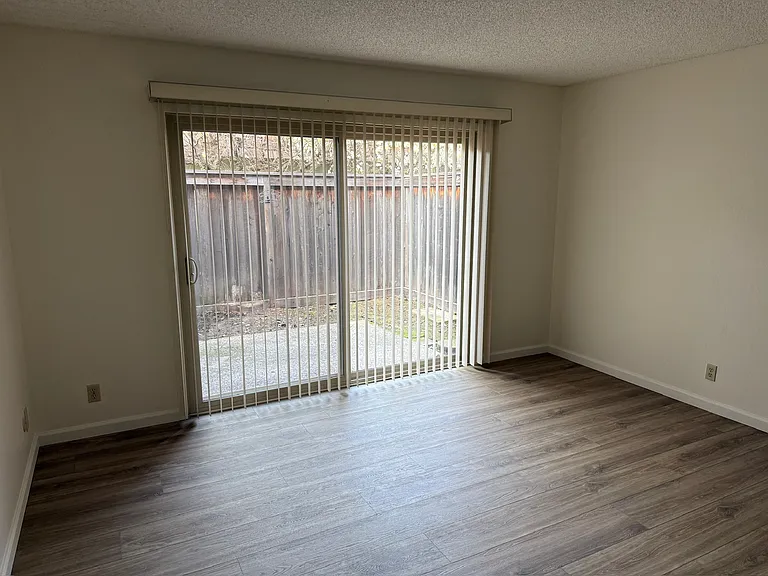Avenue West Apartments — Photo 39