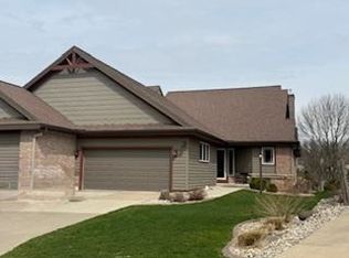 3039 Woods Edge Way, Fitchburg, WI 53711