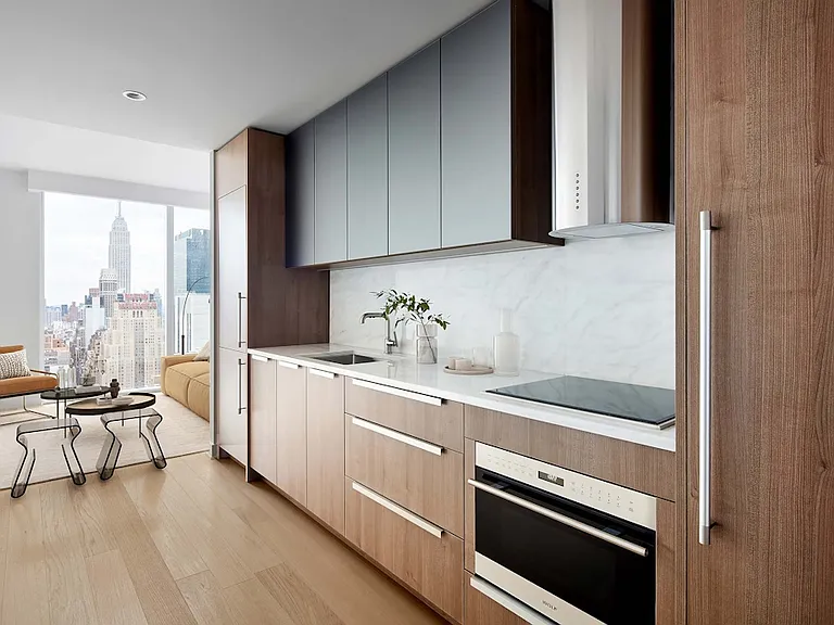 455 10th Ave #17B — Photo 3