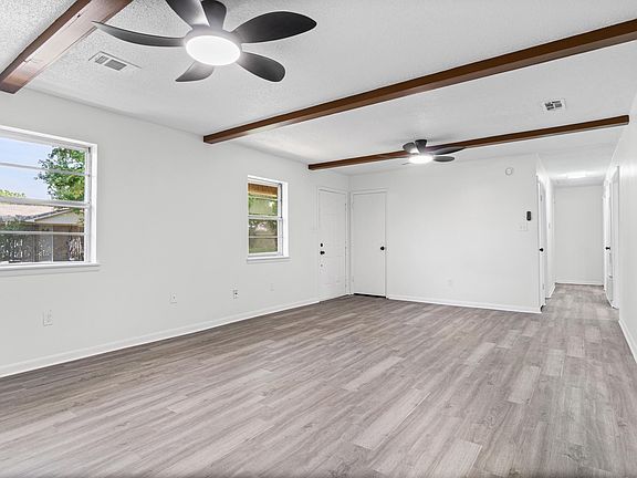 3rd image of 10 Parkridge Dr