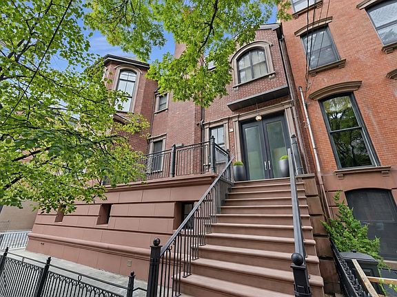 2nd image of 1000 Garden St