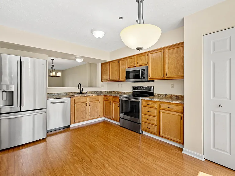 1036 Royal Dr — Photo 7