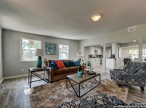 3rd image of 338 Sandalwood Ln