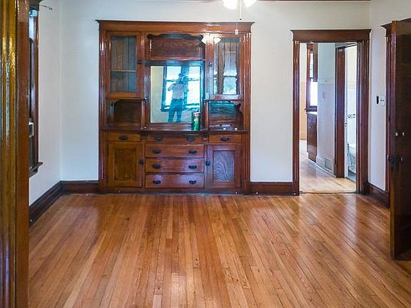 5th image of 7542 S Blackstone Ave #1