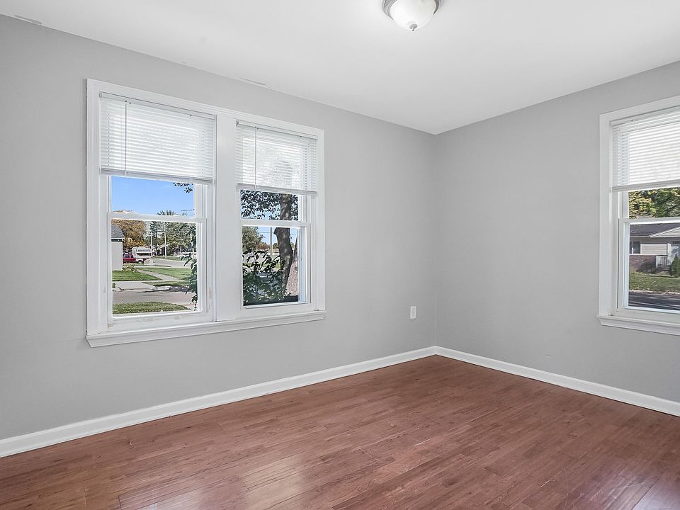 28405 Beechnut St, photo 10