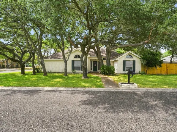 102 Cypress Point, Rockport, TX 78382