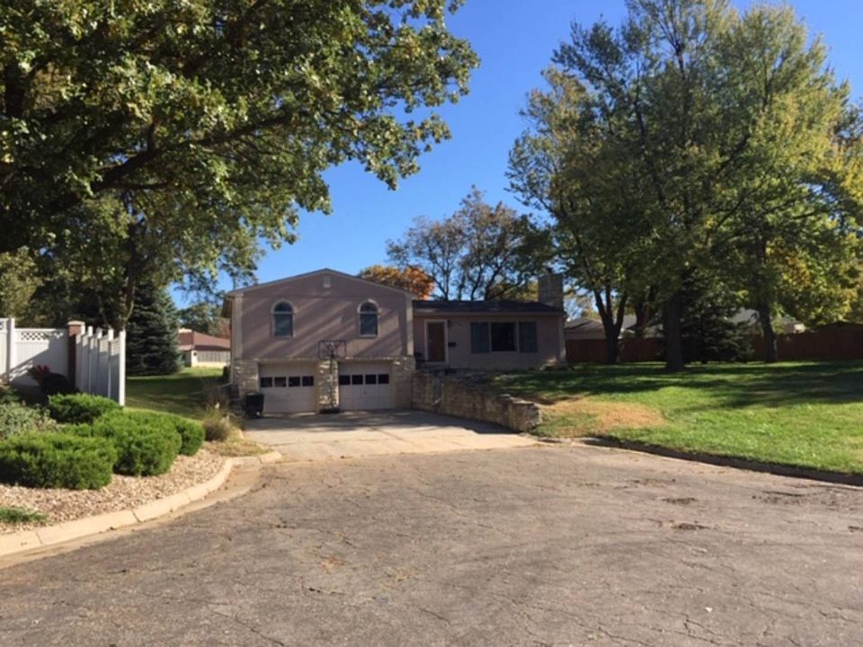1st image of 903 Meadow Lark Pl