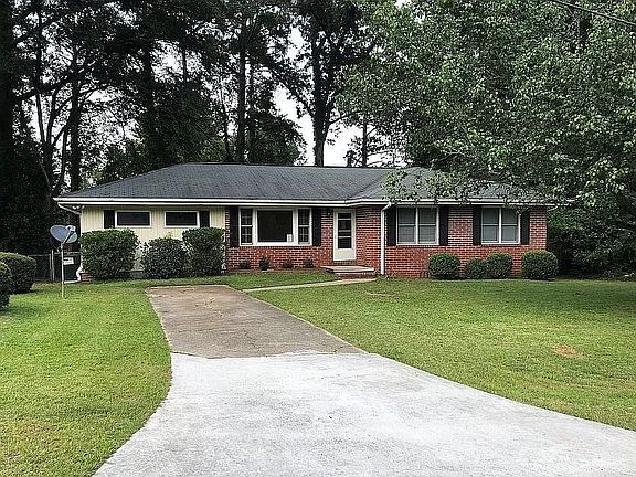 3rd image of 2739 Gwinett Dr