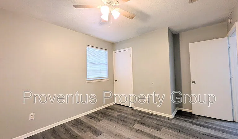 4527 Versailles Dr — Photo 21