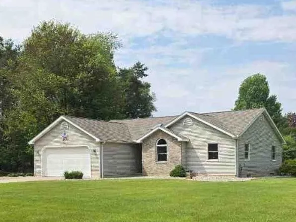 1655 Edge Wood Dr, Caro, MI 48723
