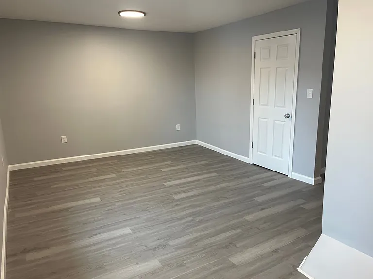 113 W College Street — Photo 14