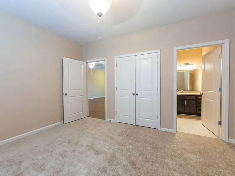 1044 Norwood Park Blvd — Photo 21