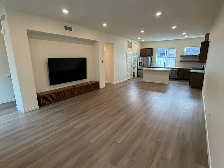 2580 Flowing Stream St — Photo 4