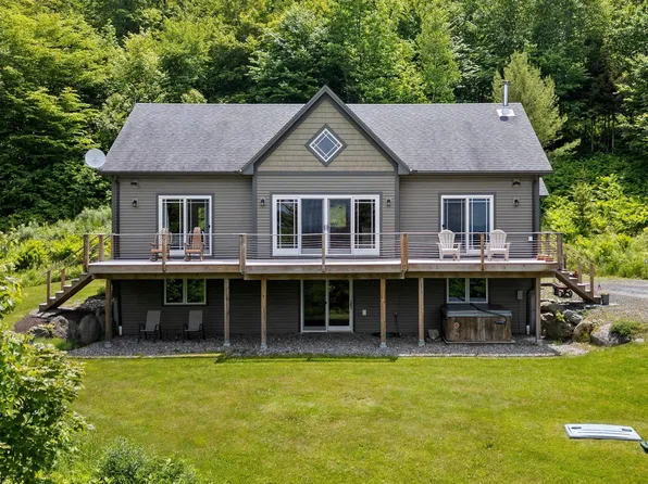 1045 Ring Road, Waterbury, VT 05677