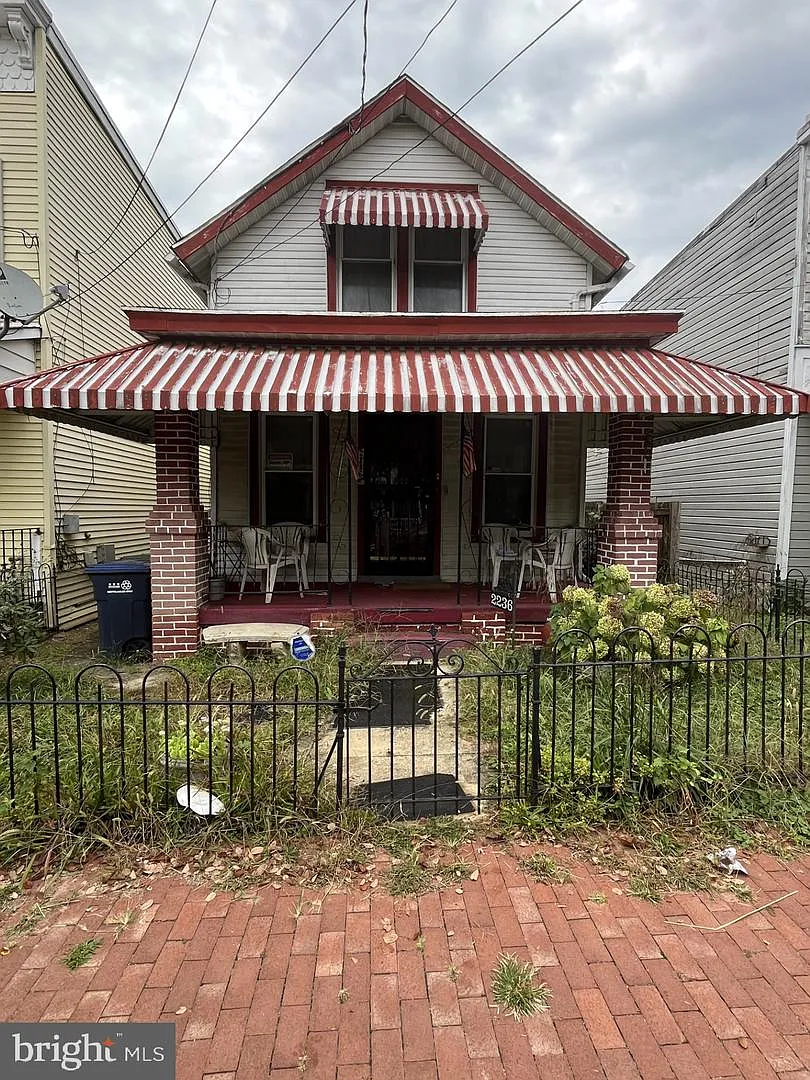 2236 Chester St SE photo 1