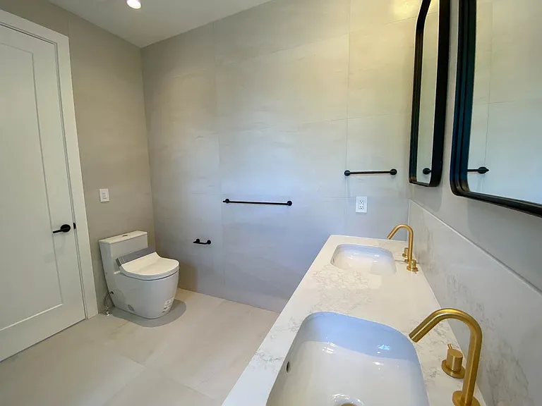 1368 W 43rd Ave #UPPER — Photo 30