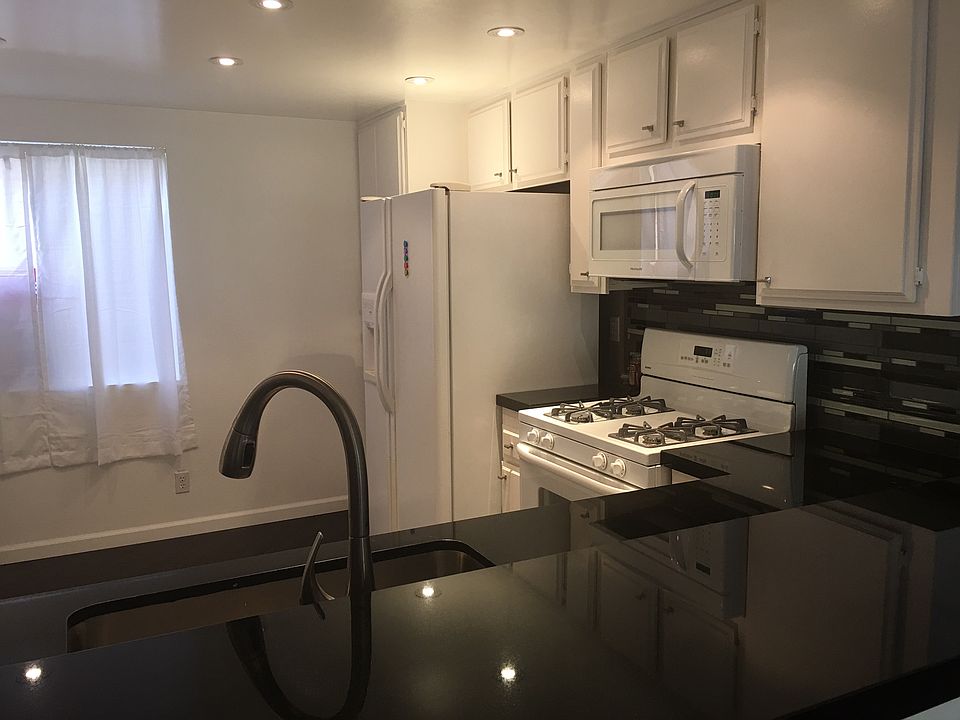 1st image of 5720 Owensmouth Ave Unit 152