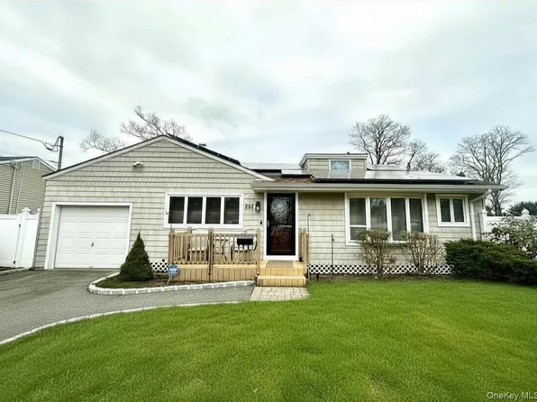 261 Phyllis Drive, Patchogue, NY 11772
