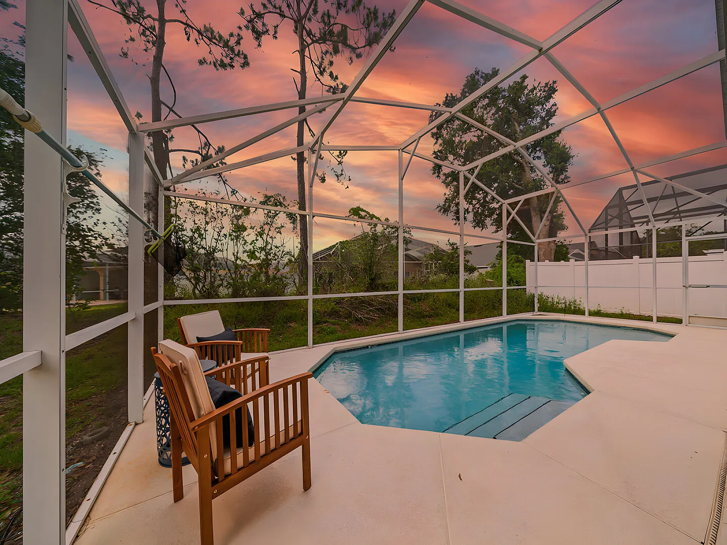 Sunshine Beautiful 3 BR Pool Home Sleeps 6 — Photo 1