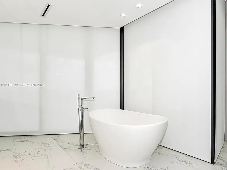 1000 Biscayne Blvd #2002 — Photo 27
