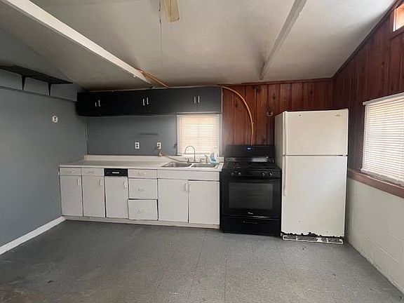 4th image of 2403 Fir Rd