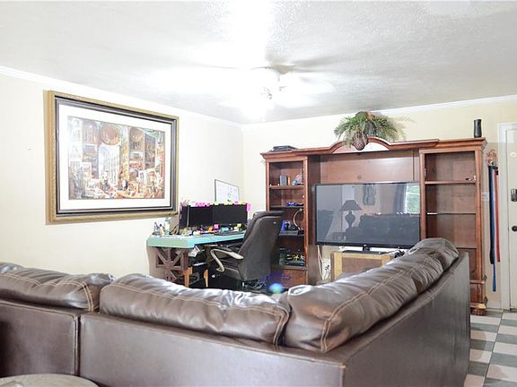 4th image of 800 Lawndale Dr