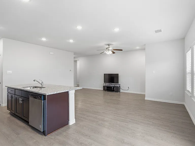 2202 Duke St — Photo 9