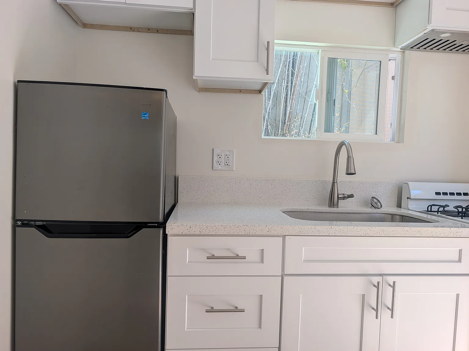 Studio, 350 sqft, $1,595 — Photo 3