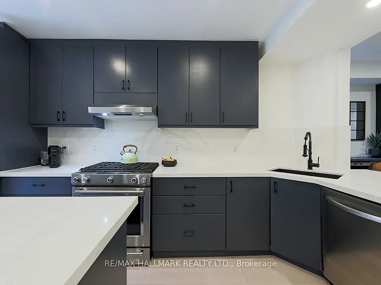 35 Dingwall Ave — Photo 12