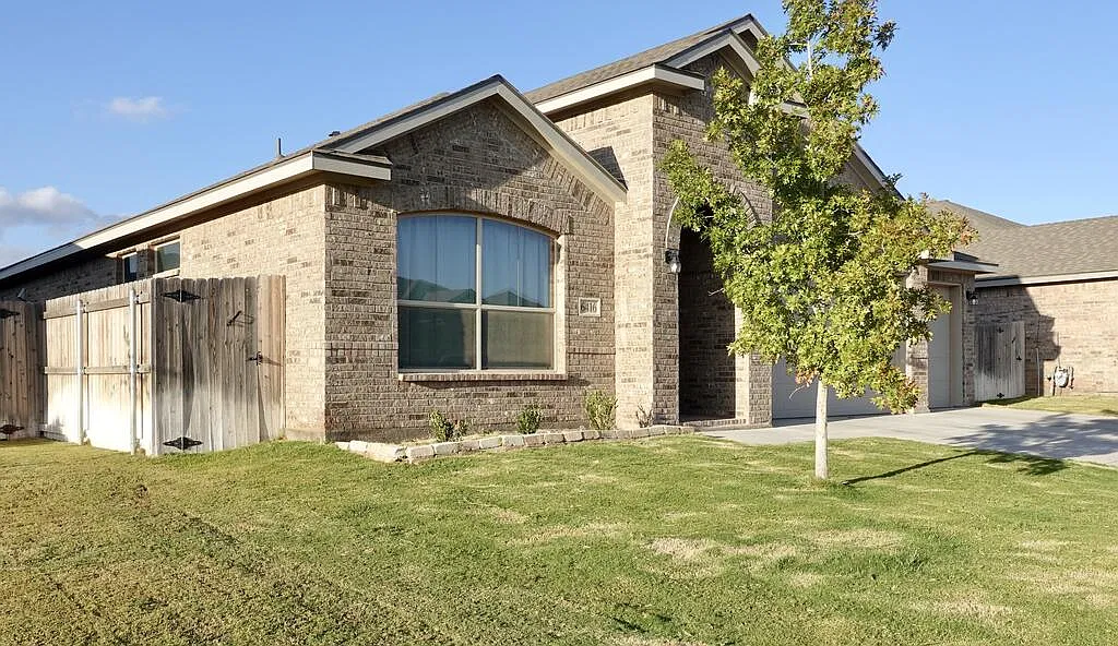 4 bed, 2.0 bath, 2060 sqft, $3,300 — Photo 4