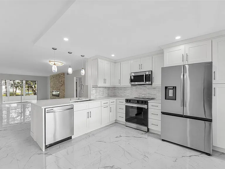 2303 Lucaya Ln #H2 — Photo 1