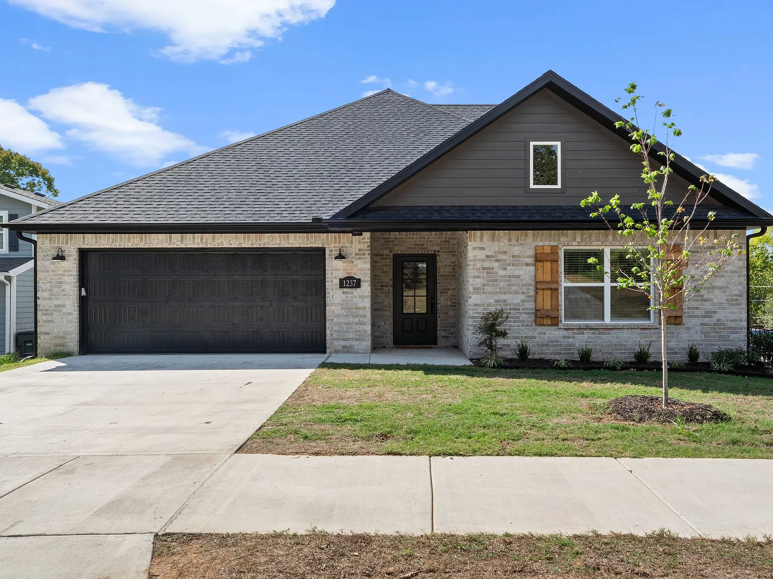 Student Housing Near the University of Arkansas! — Photo 2