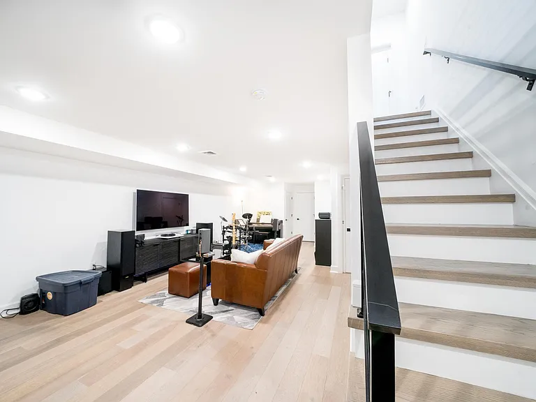 496 Undercliff Ave #3A — Photo 24
