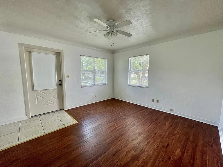 5939 Magnolia St N — Photo 7