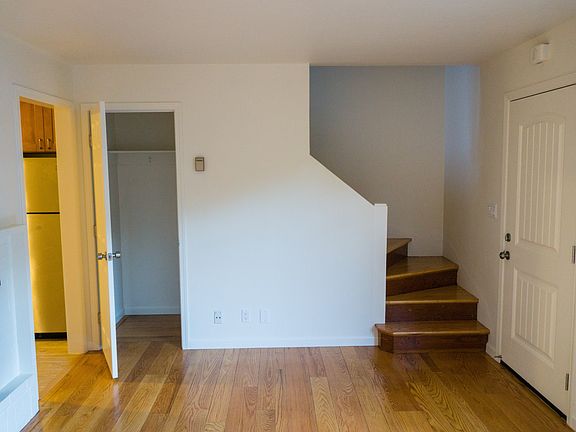 4th image of 308 Waverley St APT 4