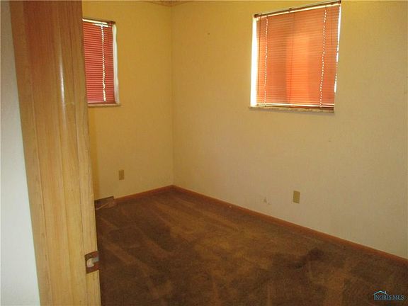 5th image of 1032 Village Dr