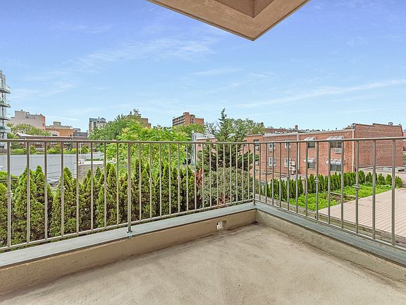 4th image of 30-11 21st St #3B