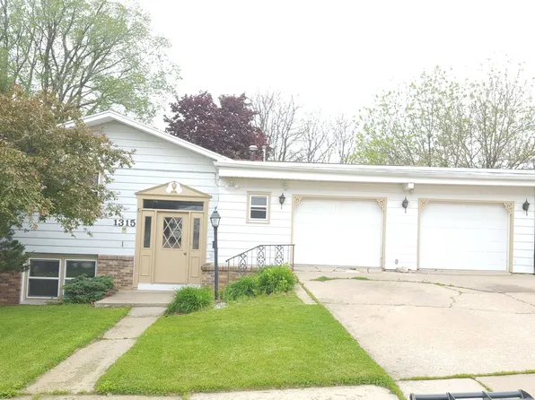 1315 College Street, 1315 College St #B, Cedar Falls, IA 50613