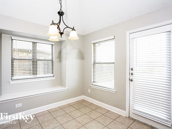5th image of 1108 Colonial Dr