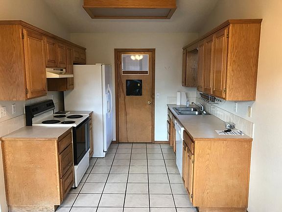 Kitchen - door to washer/dryer & garage