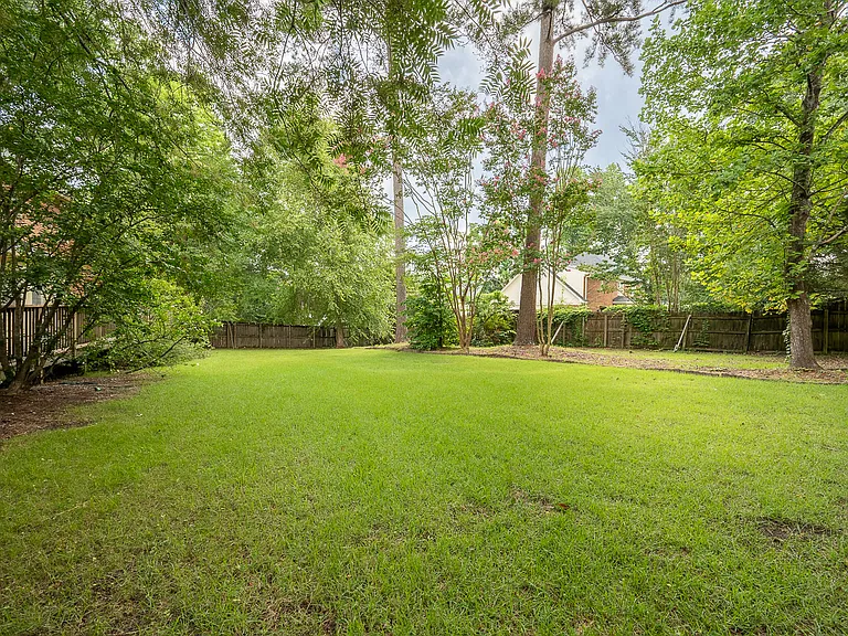 4135 Knollcrest Cir N — Photo 36