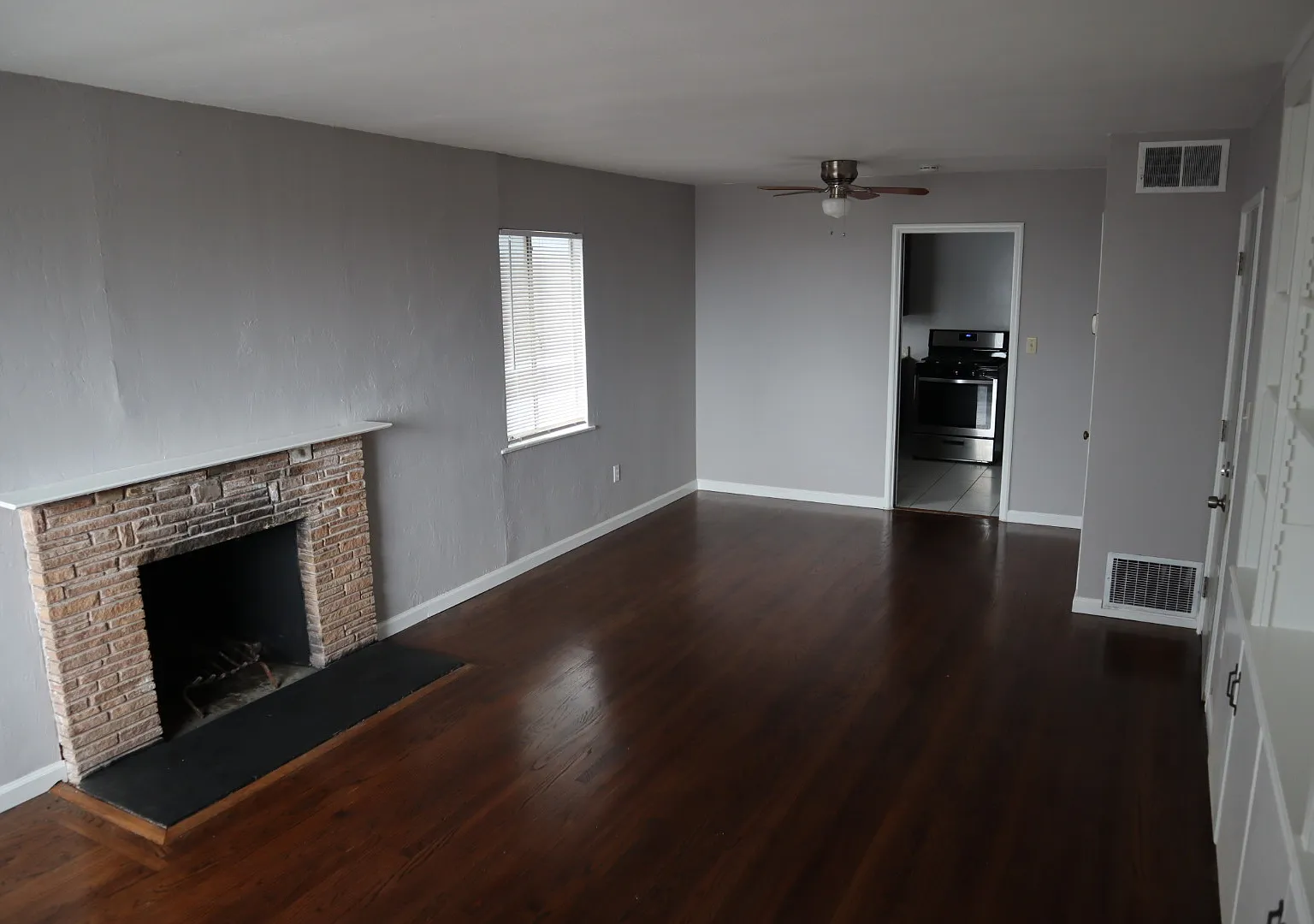 (485) 6518 Outlook Avenue - 4 — Photo 1