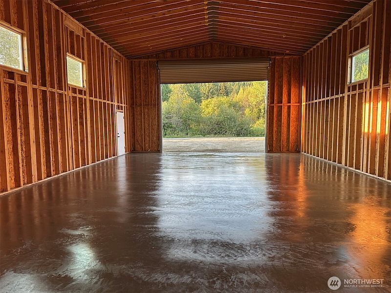 3rd image of 521 Three Lakes Road