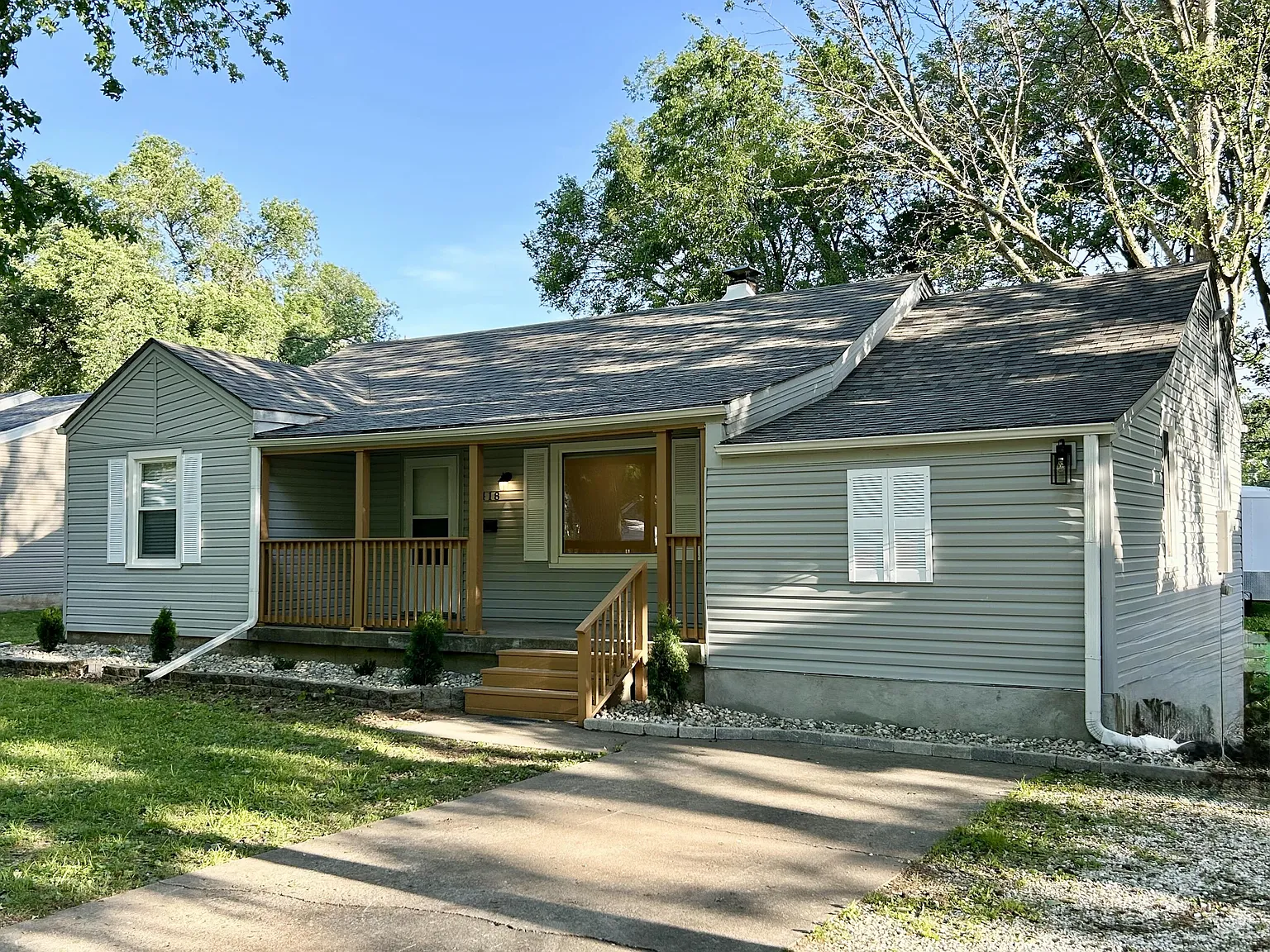 4 bed, 2.0 bath, 1542 sqft, $1,895 — Photo 2