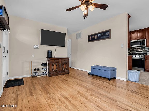 5th image of 1009 Monty Road