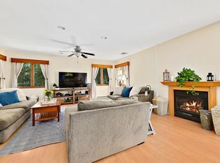 33 Hollow Brook Ln, Cortlandt Manor, NY 10567