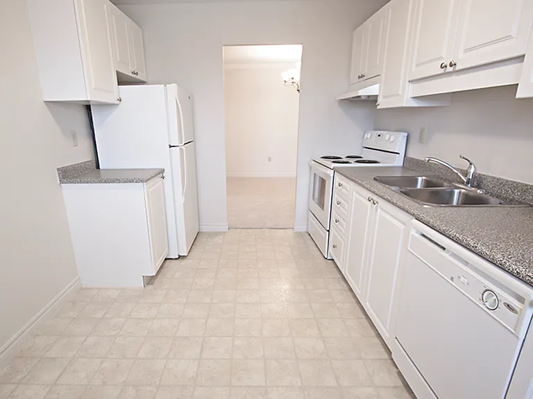 560 Queen St S #411 — Photo 8