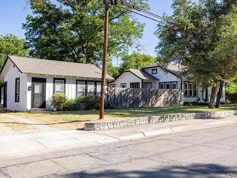 318 Lytle St — Photo 2