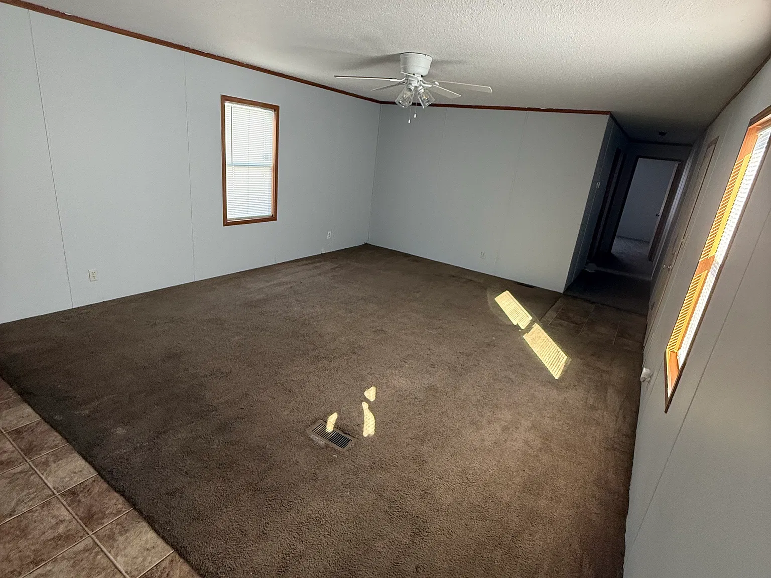 3 bed, 1216 sqft, $999 — Photo 3