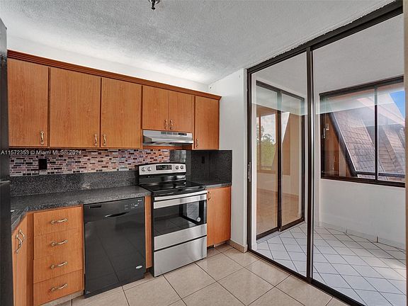 5th image of 671 NE 195th St APT 428E